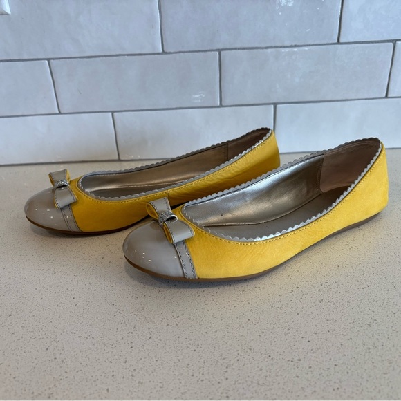 Authentic Coach Ballet Flats Butter Yellow Leather Silver Bow Shoes Size 7 - Picture 1 of 9